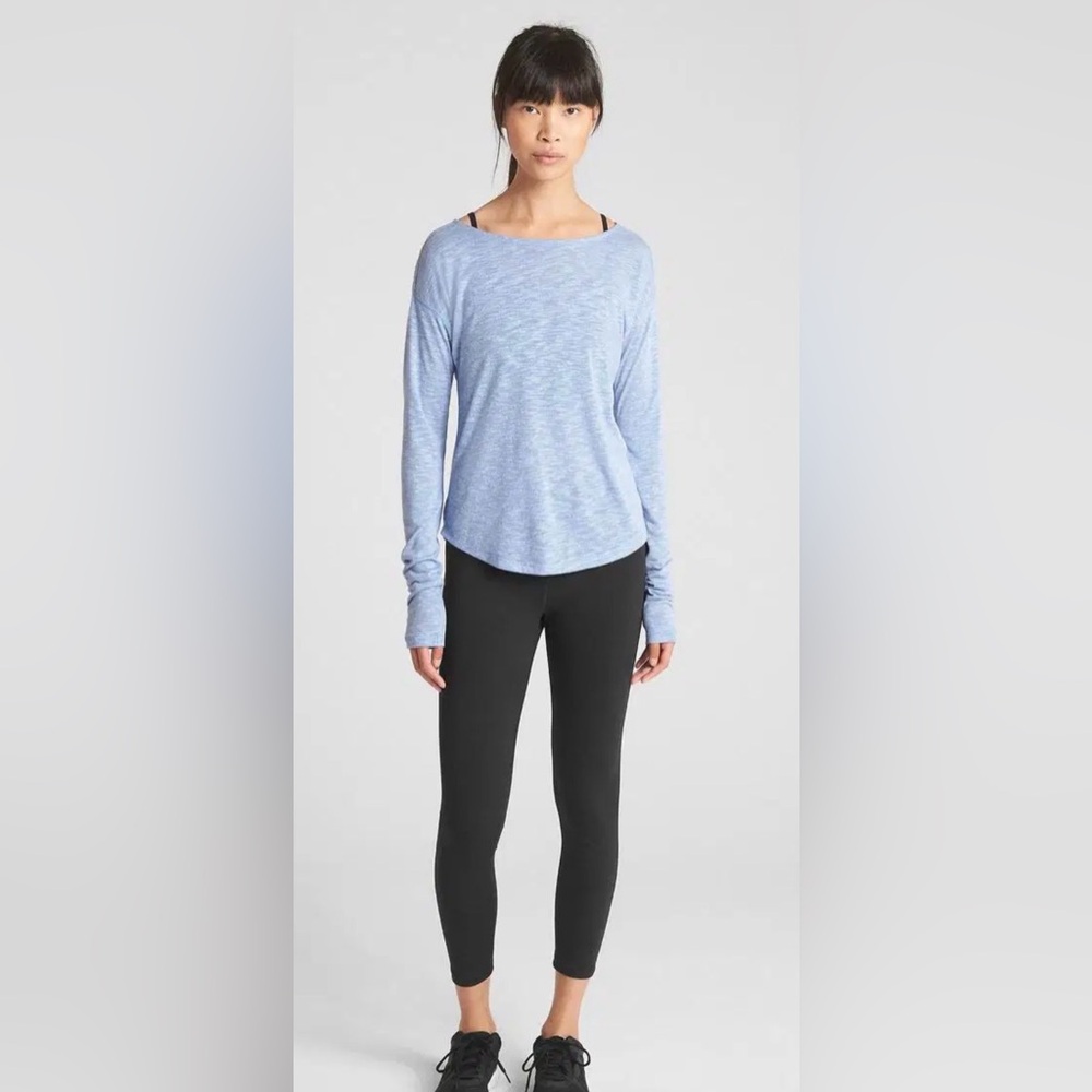GAP Fit Women's Sky Blue Long Sleeve Tee
Workout-Breathable 
NWT
Size L